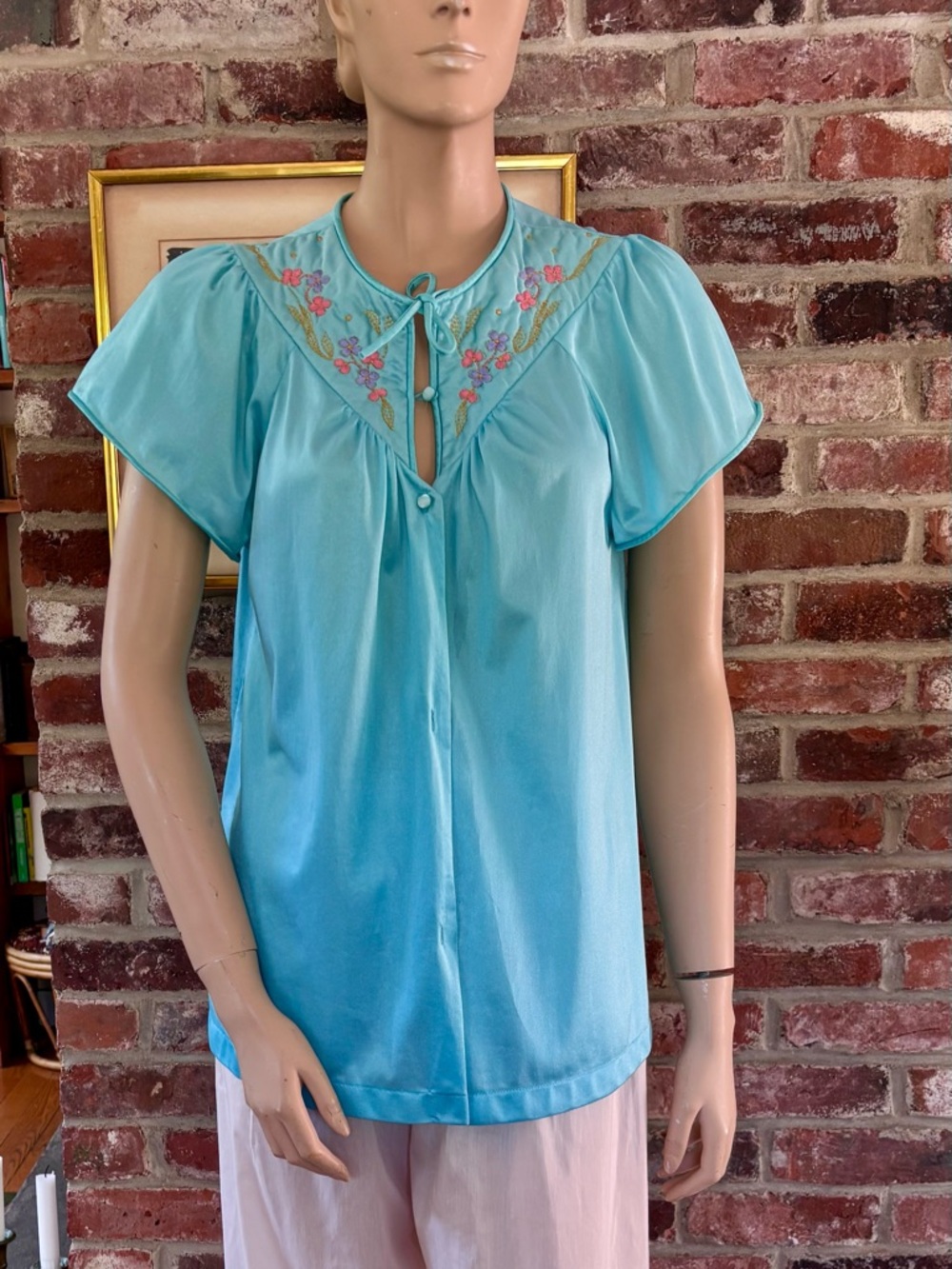 Vanity Fair Aqua Blue Embroidered Yoke pajama top small